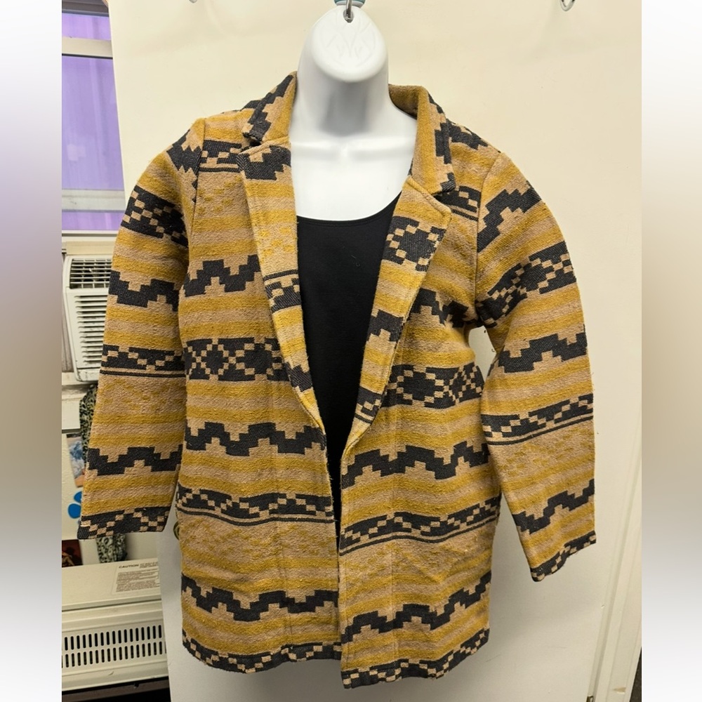 S/M. NWT. Brown and Black BlackPatterned Coat.  225502. LG/GR/GR